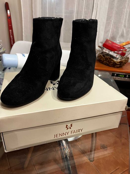 Дамски боти на ток