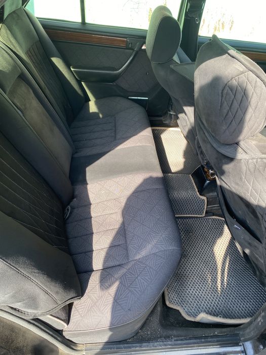 Машина  124 мерс