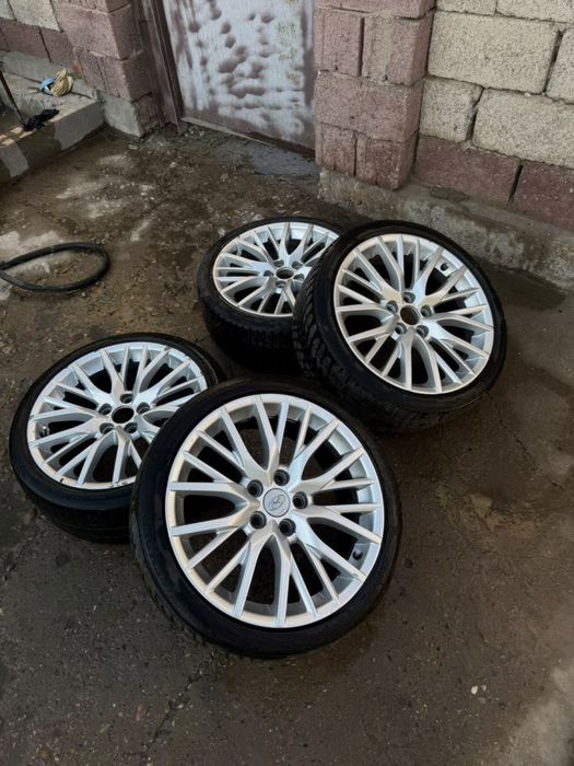 Диска p18 с покрышками  225/40/18