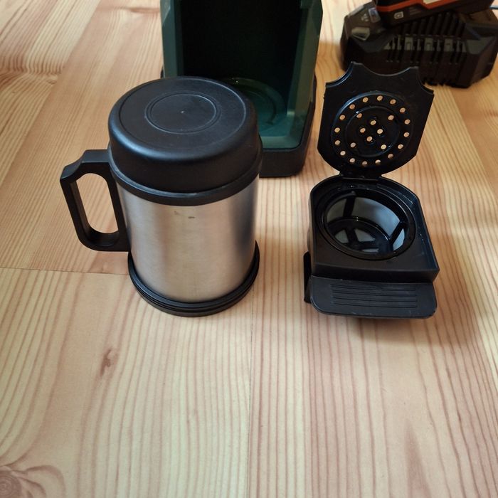 Cafetieră pe acumulator