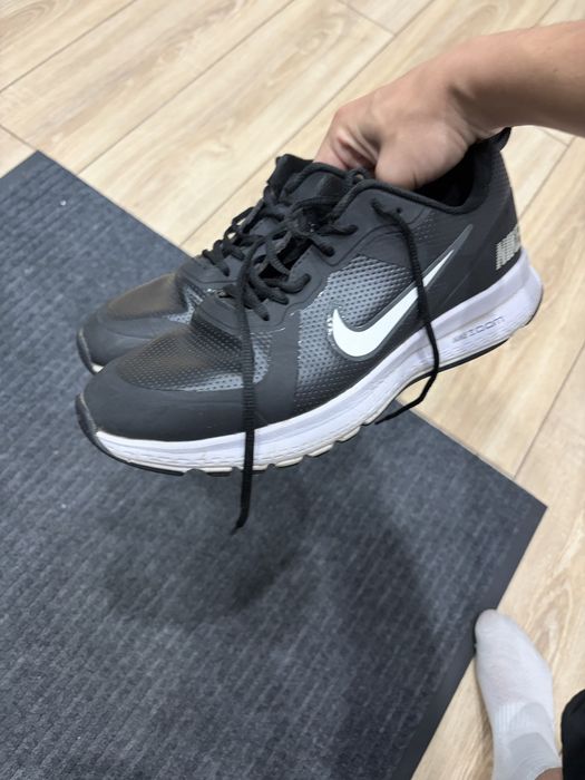 Продам кроссвоки NIKE