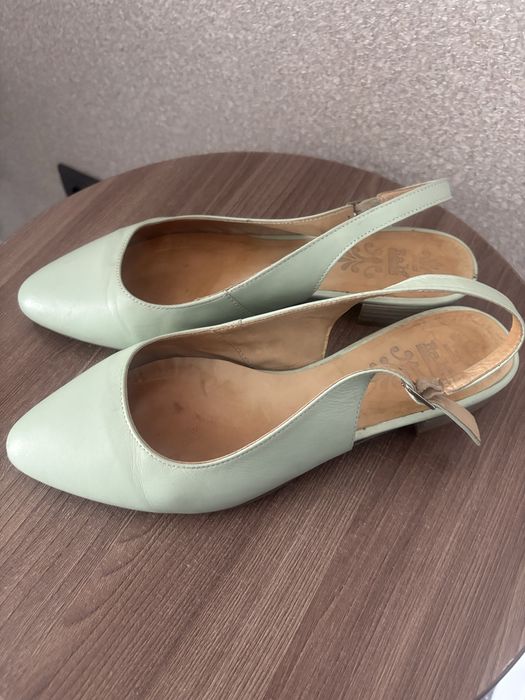 Продам слингбеки из натуральной кожи размер 38