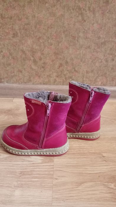 Продам зимние сапоги на девочку