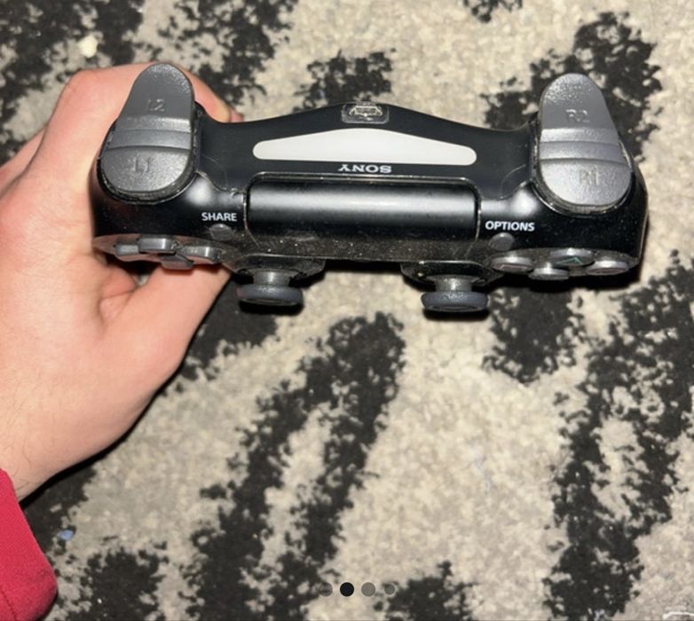 Manetă de PS4 vreau sa o vand urgent