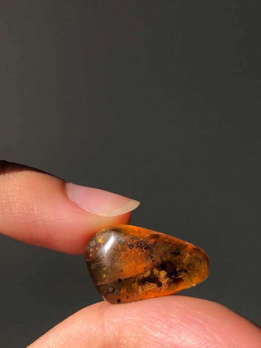 Бирмански кехлибари с включения