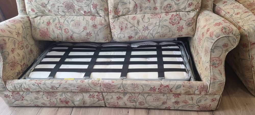 Set 2 canapele stil clasic- una extensibila