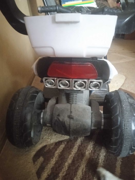 Электронная детская машина