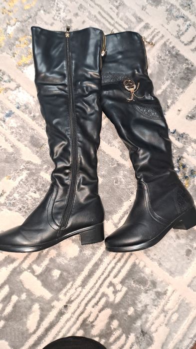 Etik. Uzun tizzani yopadi. 36 razmer