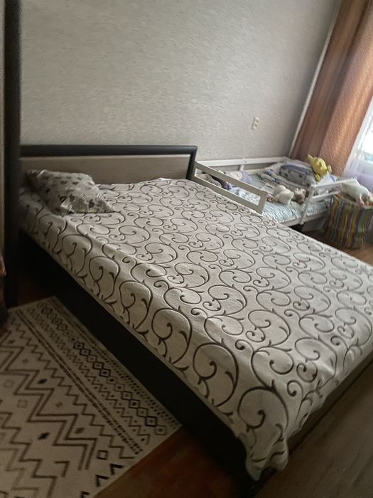 продам кровать с матрасом