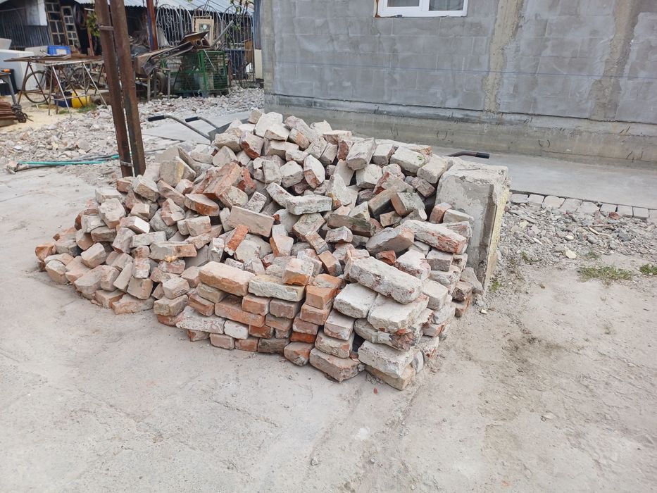Dau caramida jumătăți si intreaga