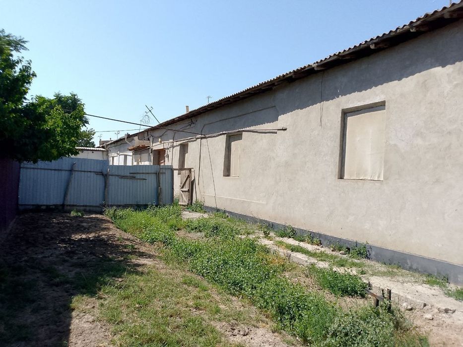 Ховлили уй сотилади