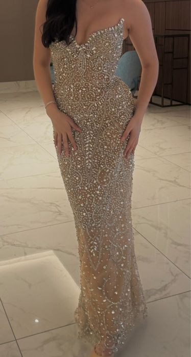 бежова бална рокля с камъни