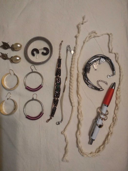 Лот от колиета,обици,гривни
