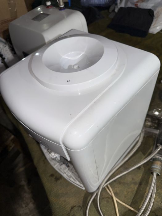 Продам настольный кулер для воды Eurobox