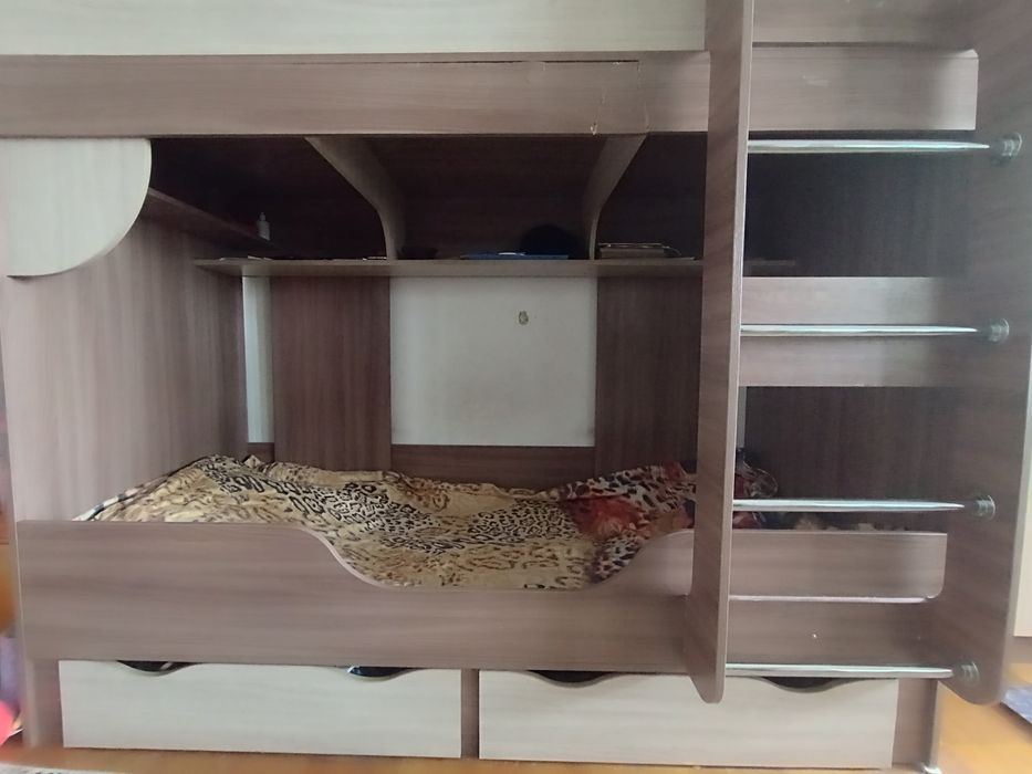 Кровать двухъярусная
