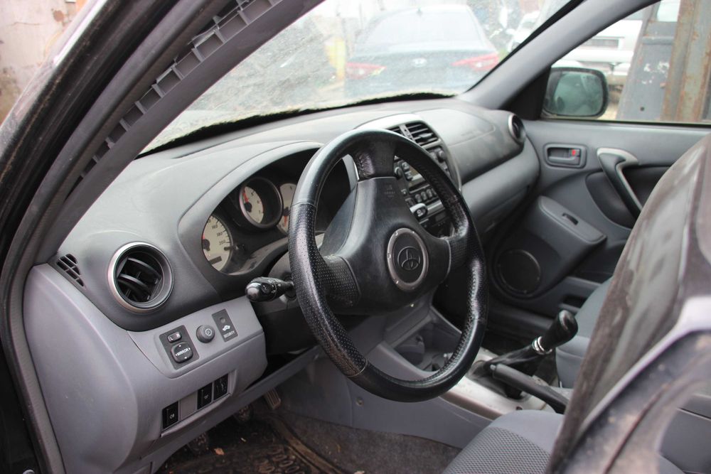 Toyota Rav 4    - само на части Тойота РАВ 4