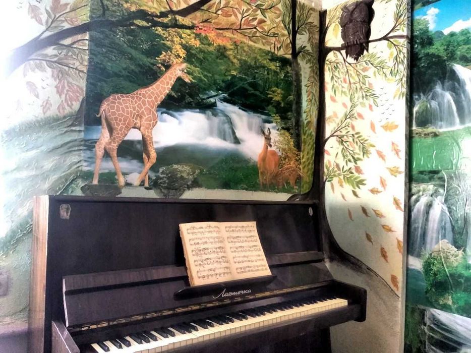 продается пианино "Ласточка ".