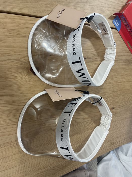 Twinset козирка 2бр.