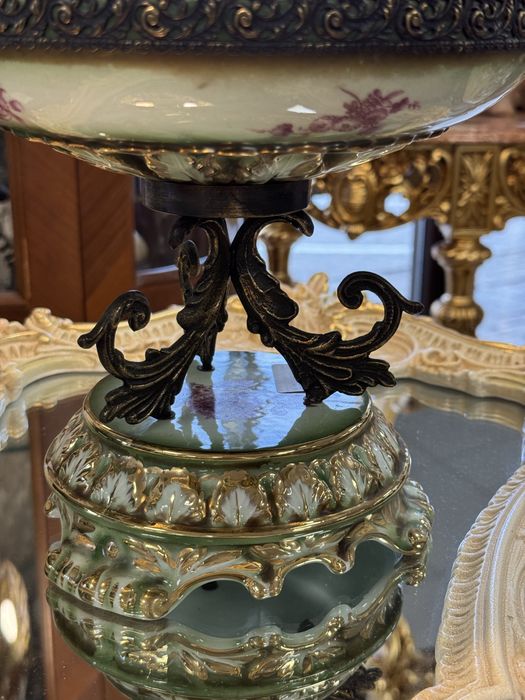 Bomboniera din portelan cu elemente alama