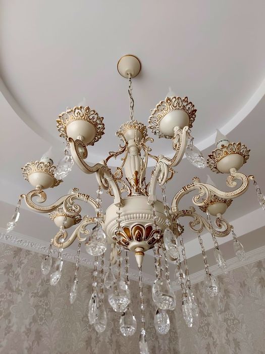 Люстра хрустальная в идеальном состоянии