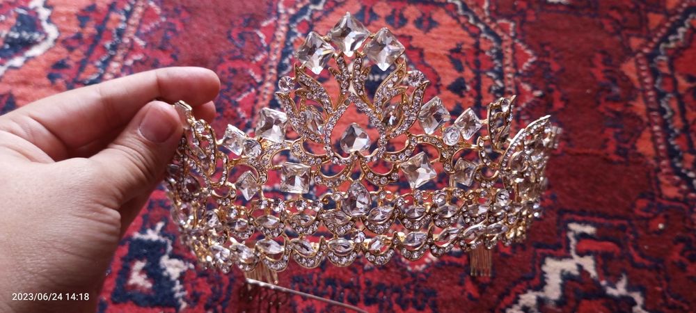 Вечерное платье с кароной