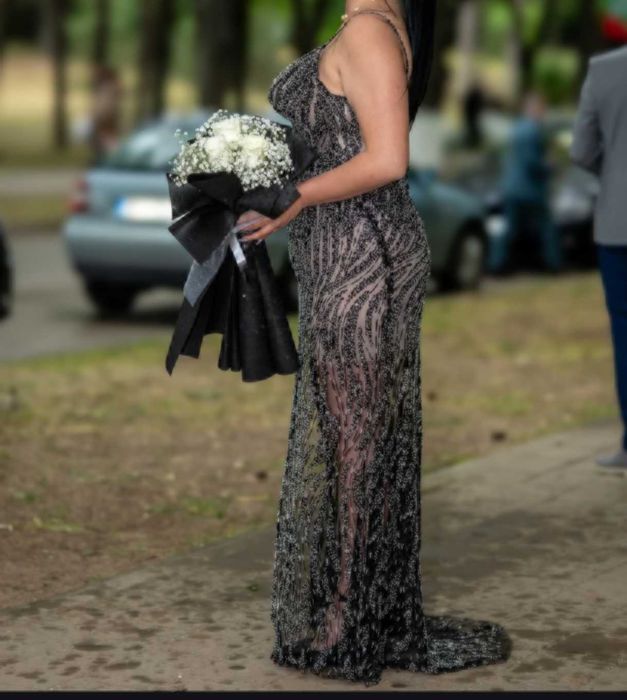 Бална рокля с дантела