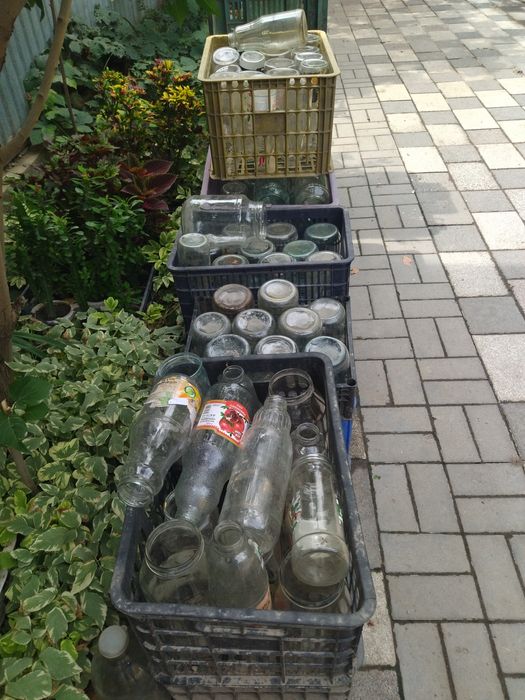 Продам недорого банки