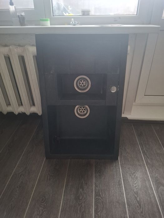 Продам мойку каменную