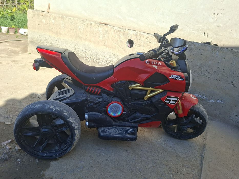 Bolalar elektro skuteri