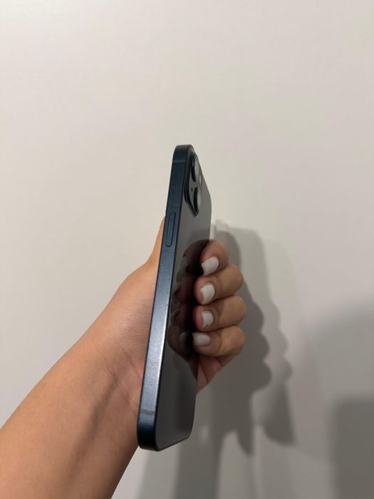 iPhone 13 в очень хорошем состояний