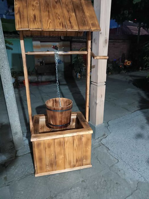 Дървен кладенец голям
