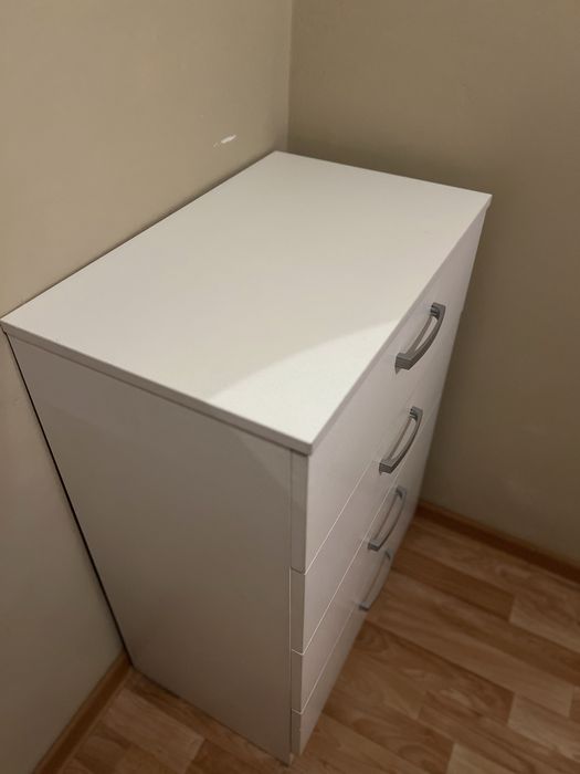 Комод белый, зеркало круглое