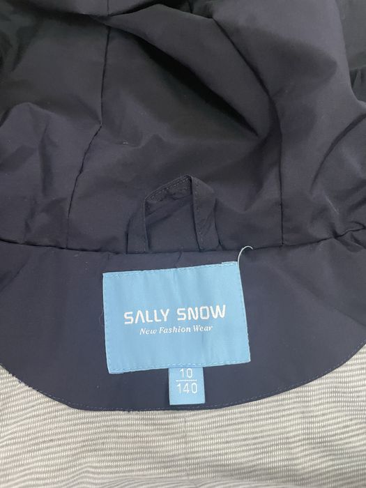 Продам 2 куртки на мальчика размер 140 см