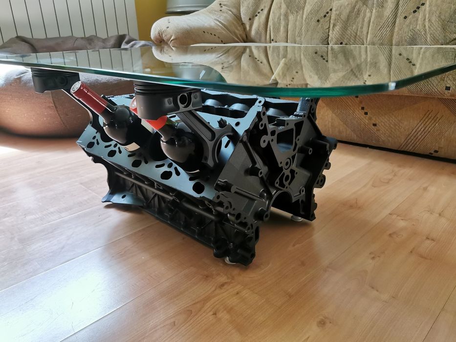 Холна маса от V образен блок на двигател