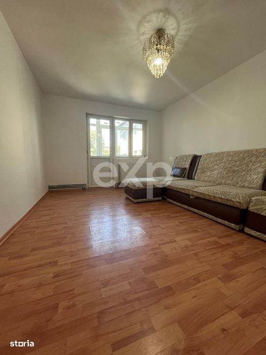 Vanzare 2 camere curat liber decomandat et 3 central Gaesti