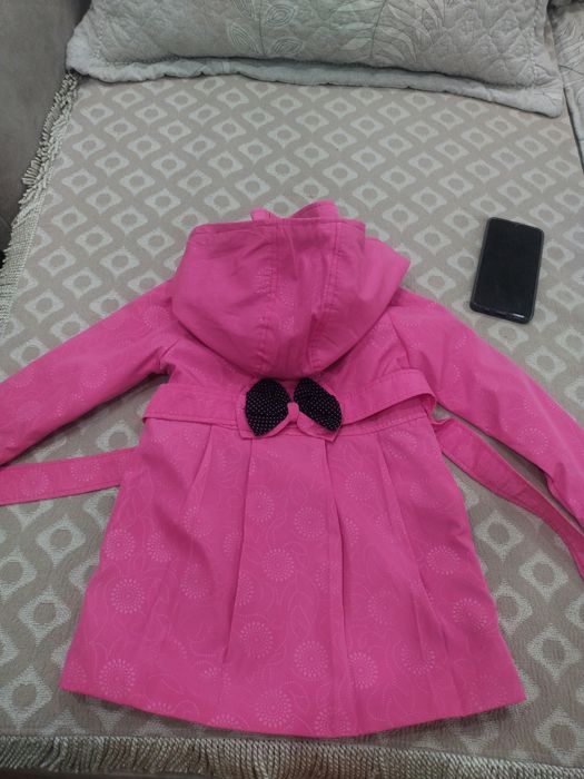 Продам плащ на девочек.