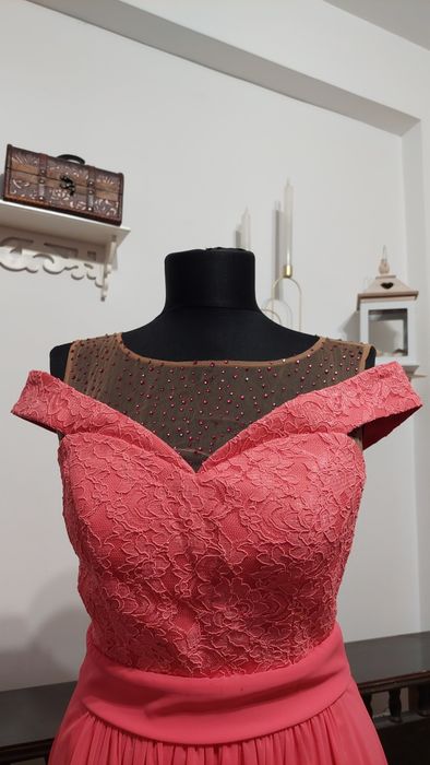 Rochie pe umeri de ocazie