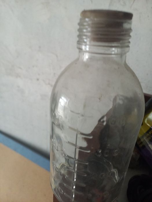 Бутылки с метками обьема.