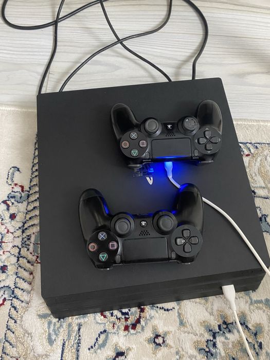 Продается PS4 в отличном состоянии