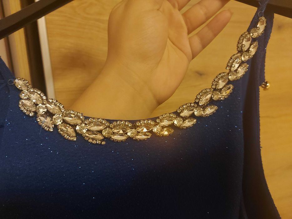 Синя блестяща рокля