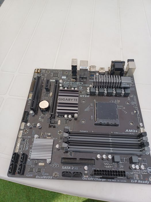 Placa de baza DDR3 socket AM3+