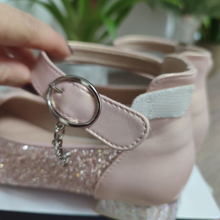 Pantofi roz de prințesa, 35