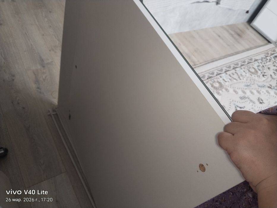 Айна сатылады .шеті кішкентай сынған