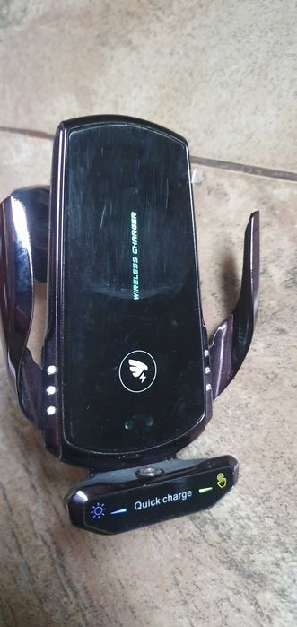 Suport Auto Telefon Reeshine, Cu Incarcare  Universal Android si IOS