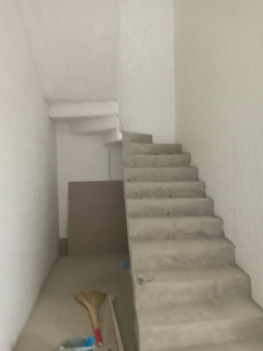 Продаю срочно 120 000$ З сотка 2  хол, 1  зал, 4 спал., 1 кухн