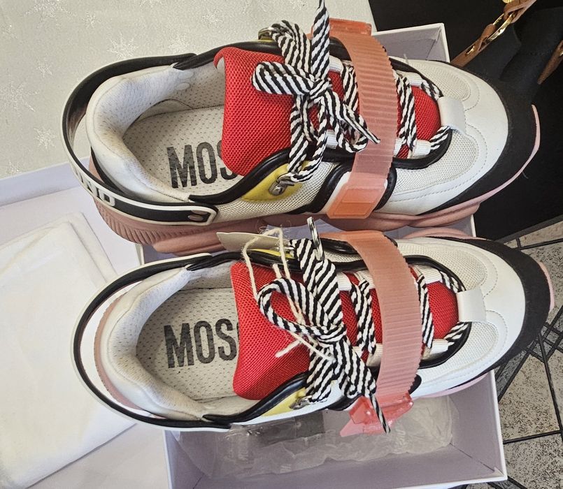 Сникърси Moschino