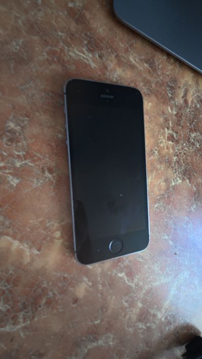 Iphone se 32gb.