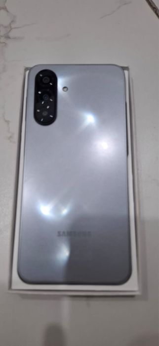Samsung a17 256гб почти новый