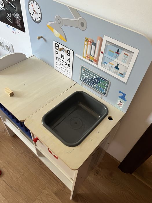 Докторска клиника дървена