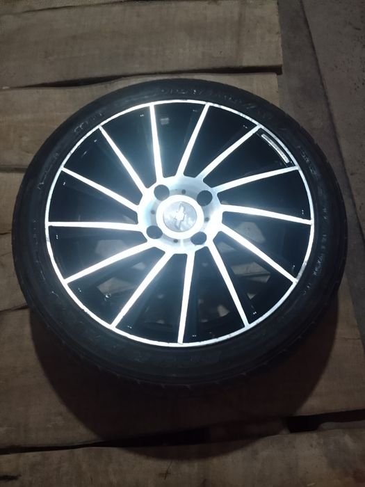 Литие диски в комплекте с резиной.